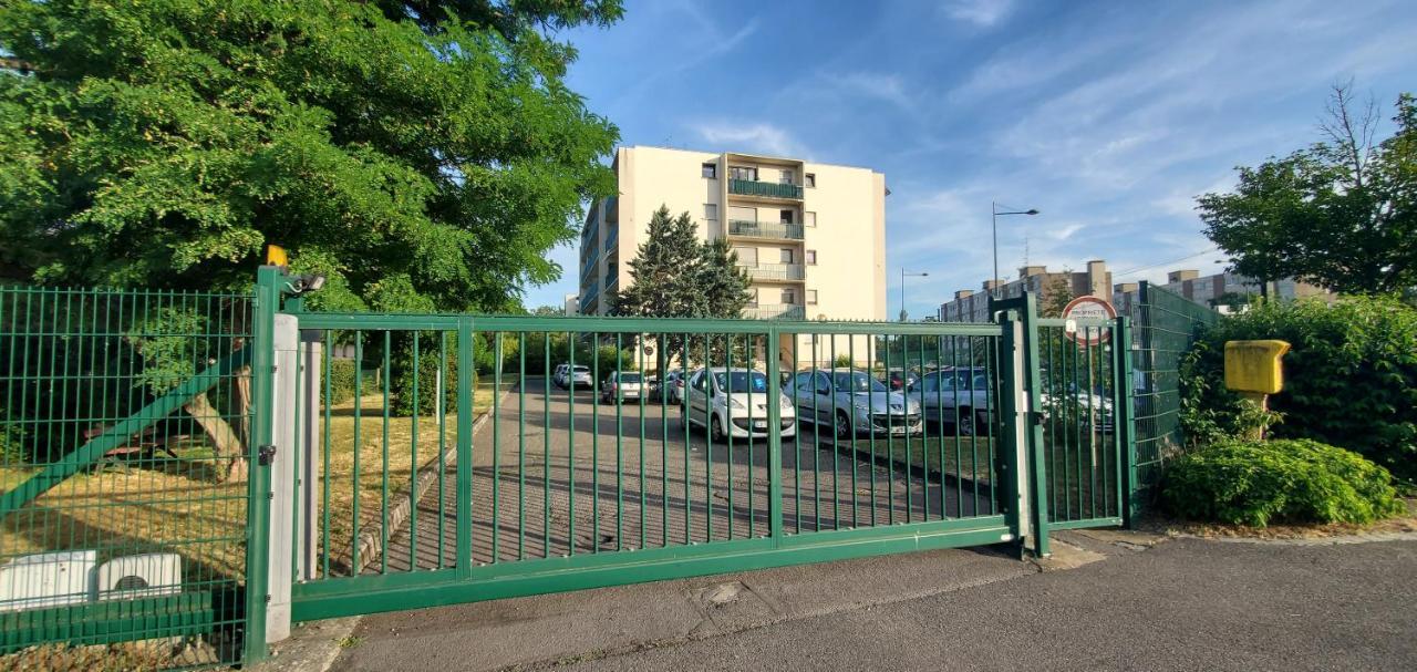 Studio Rdc Calme Avec Parking Ferme Pres Autoroute Et Tram C Mulhouse Luaran gambar