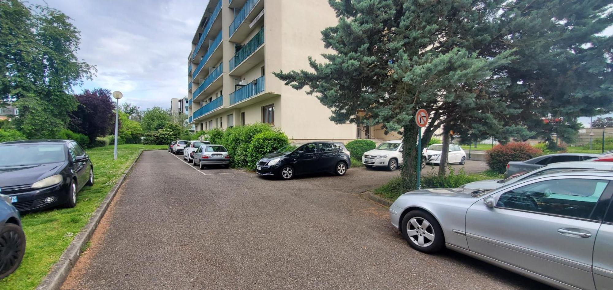 Studio Rdc Calme Avec Parking Ferme Pres Autoroute Et Tram C Mulhouse Luaran gambar